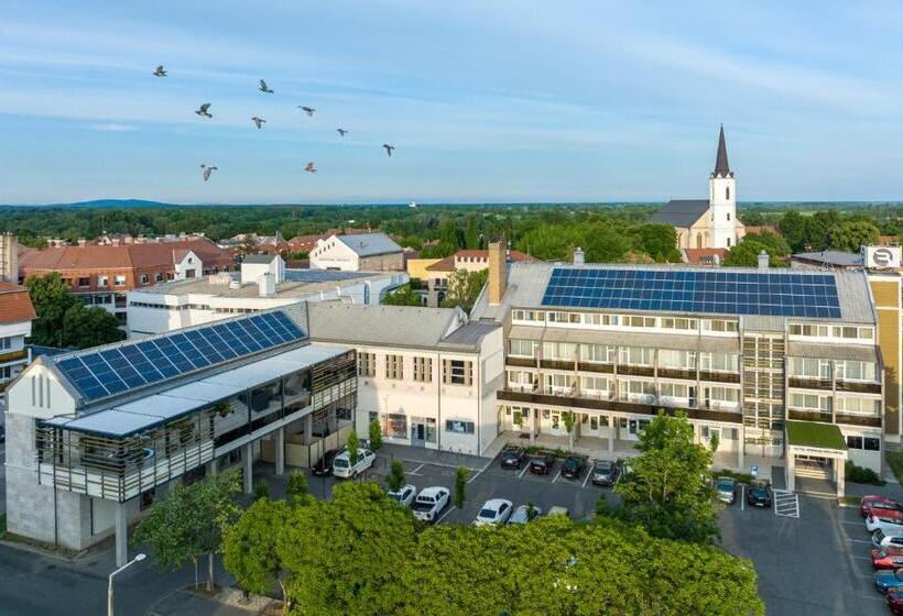 هتل Bodrog Wellness & Elix Spa