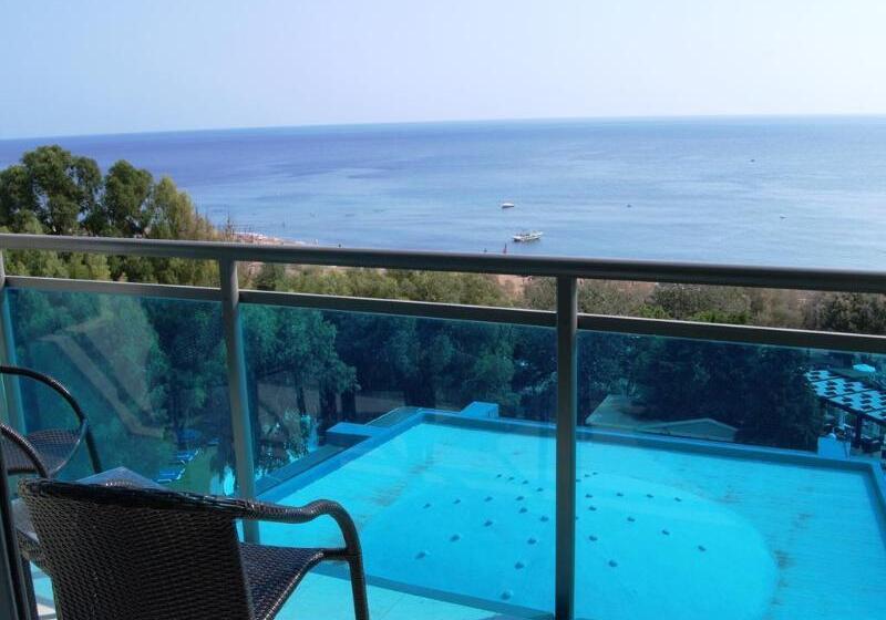 هتل Calypso Beach