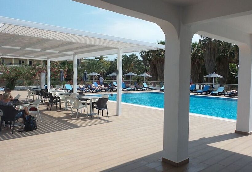 هتل More Meni Cosmopolitan