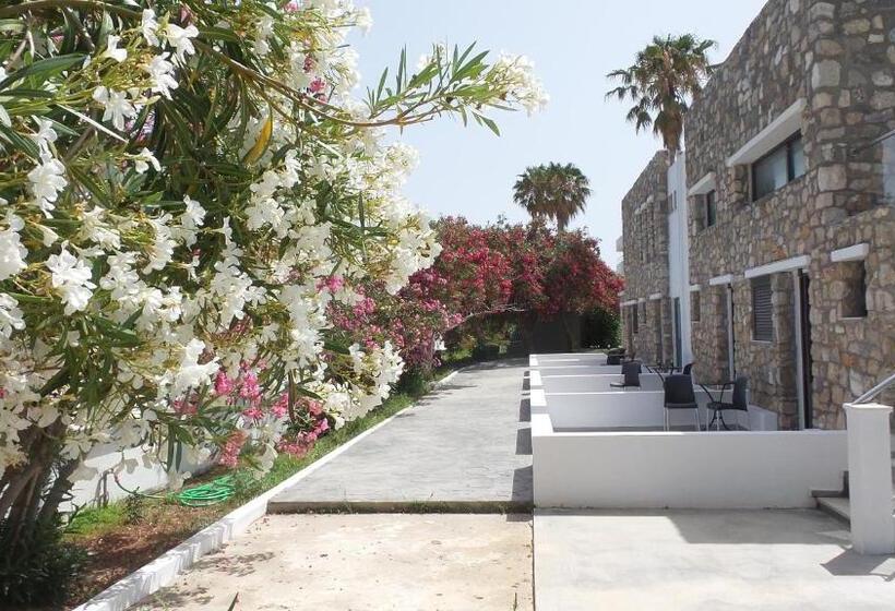 هتل More Meni Cosmopolitan