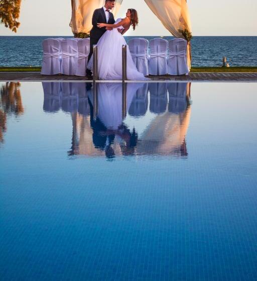 هتل Galaxy Beach Resort Bw Premier Collection