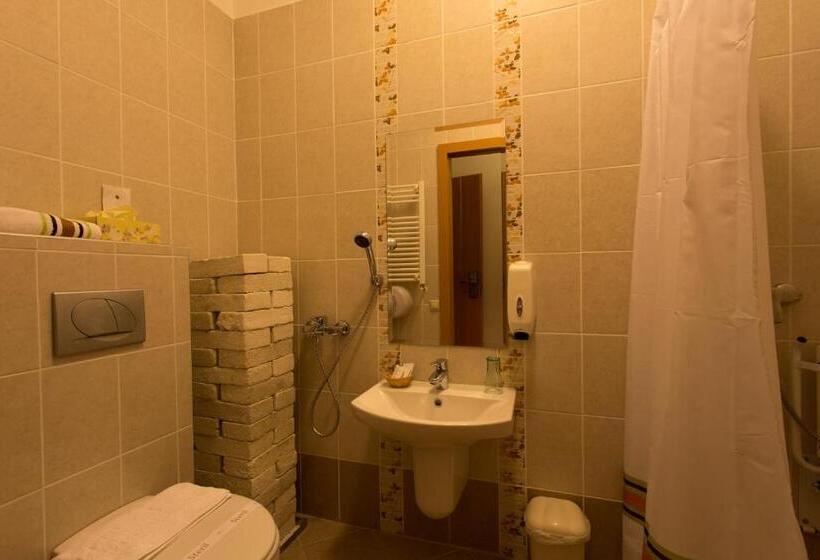 هتل Körös Panzió és étterem