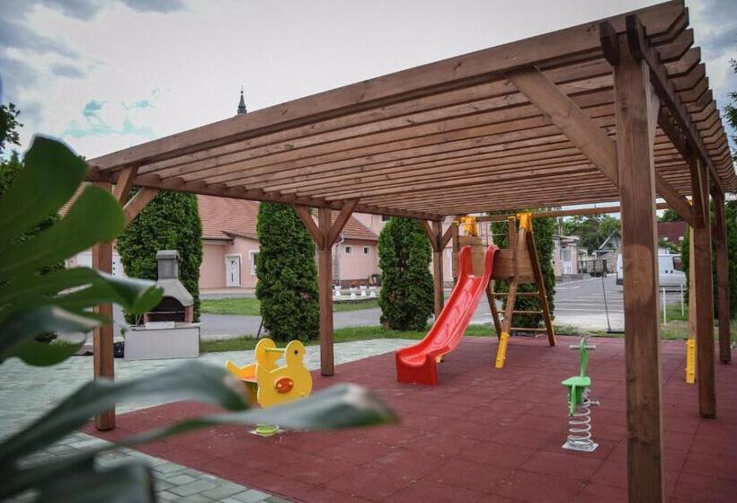 هتل Körös Panzió és étterem