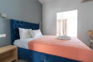Lichnos Beach Hotel & Suites
