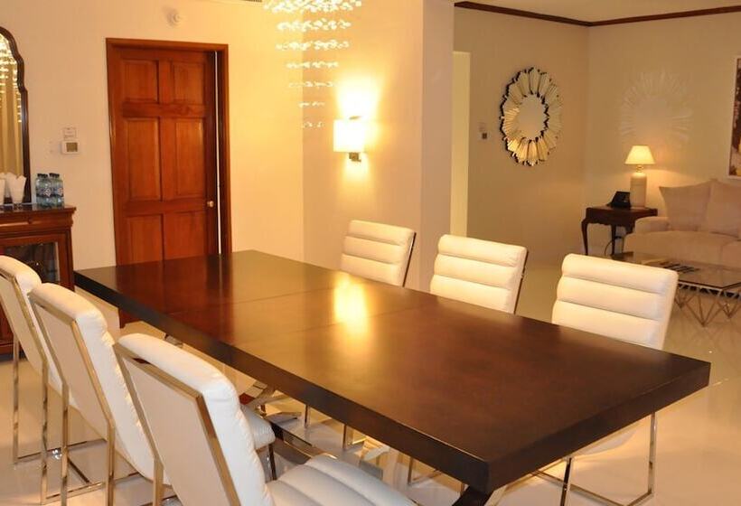 Pegasus Hotel By The Waterfront