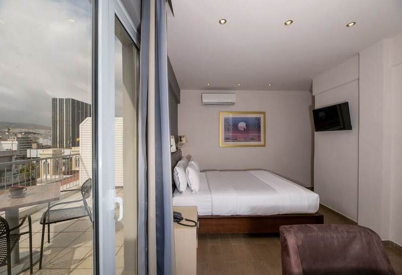 בית מלון כפרי Piraeus City