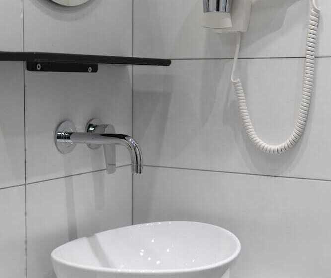 בית מלון כפרי Piraeus City