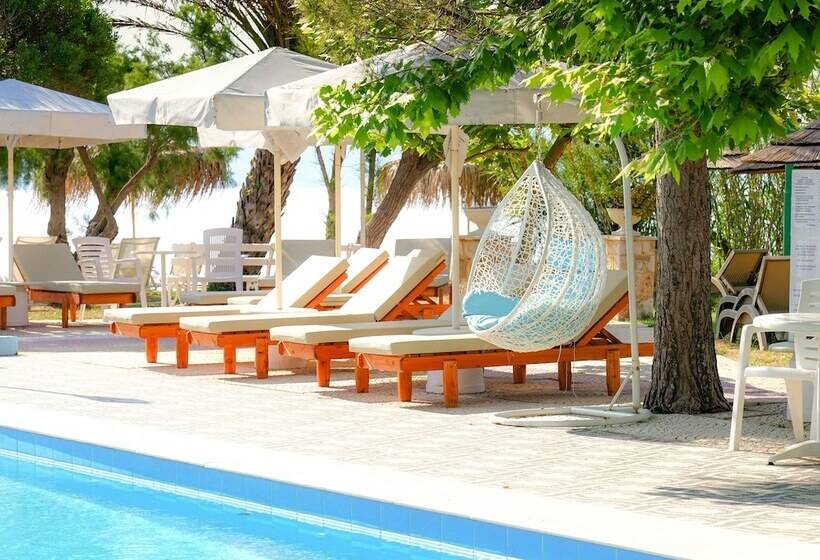 هتل Summery