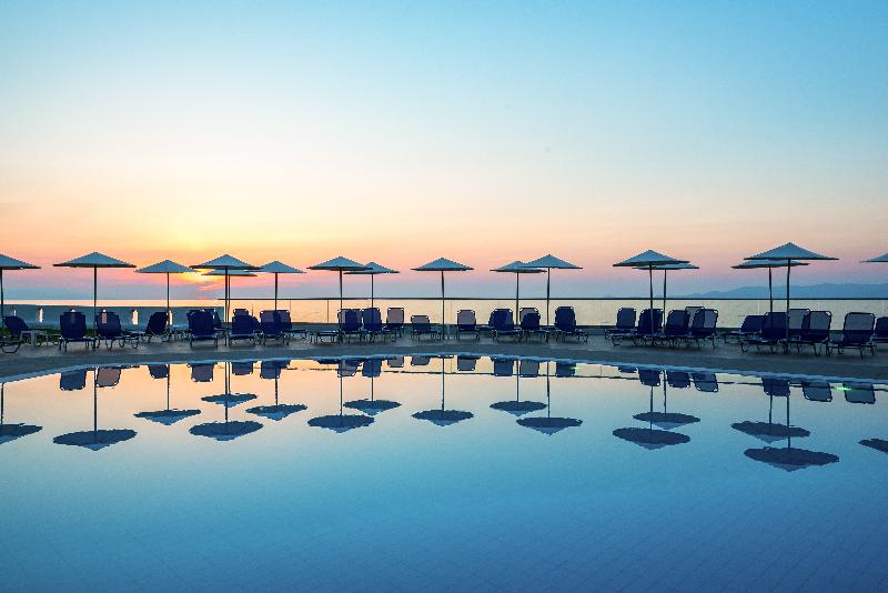 هتل Themis Beach