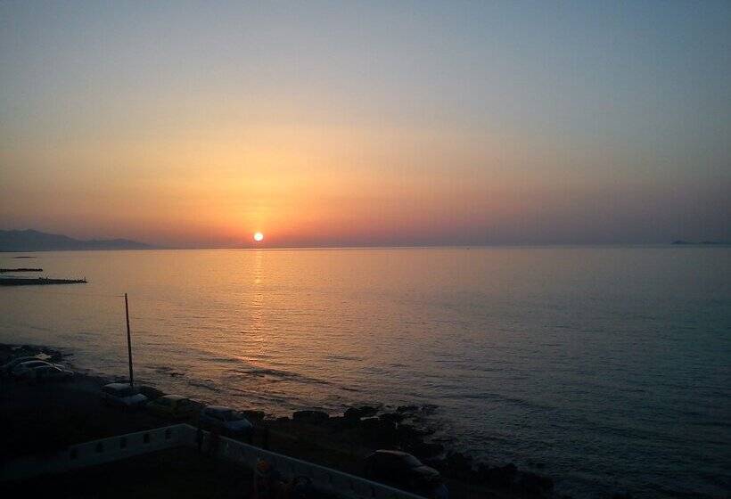 هتل Themis Beach