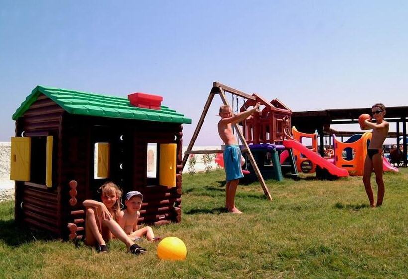 هتل Themis Beach