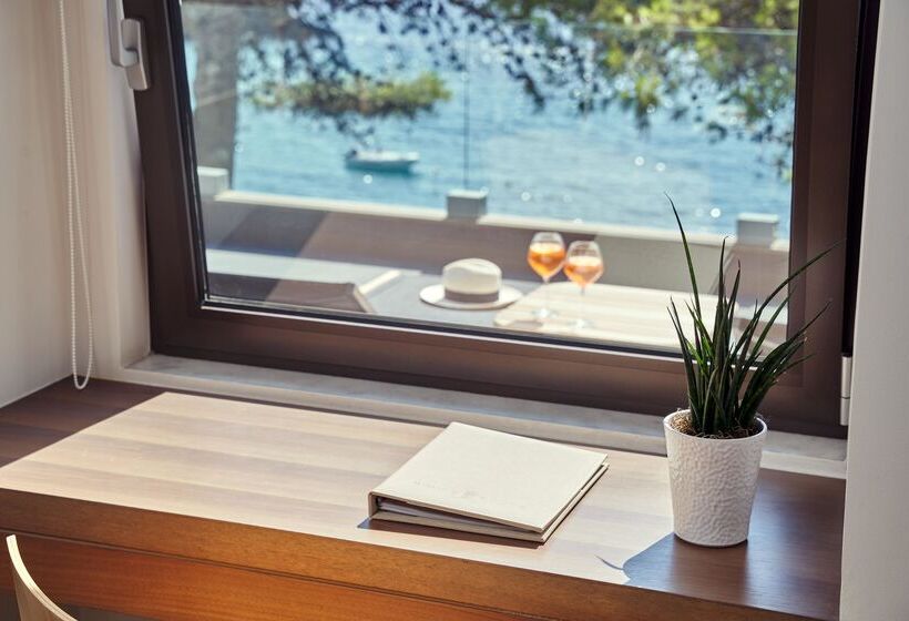 استراحتگاه White Rocks Hotel Kefalonia