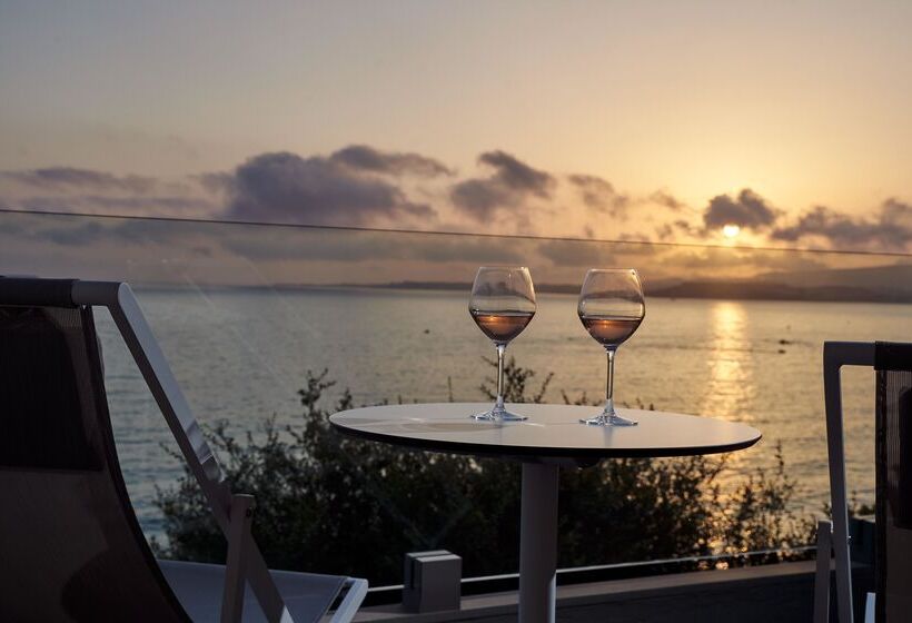 استراحتگاه White Rocks Hotel Kefalonia