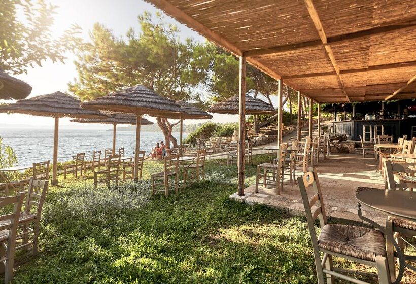 استراحتگاه White Rocks Hotel Kefalonia