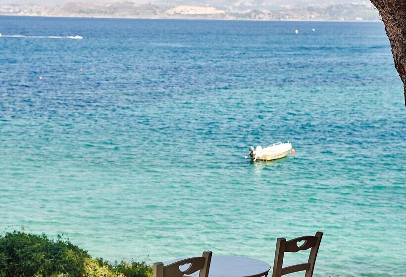 استراحتگاه White Rocks Hotel Kefalonia
