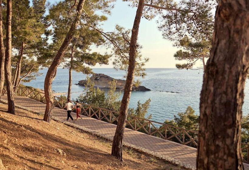 استراحتگاه White Rocks Hotel Kefalonia
