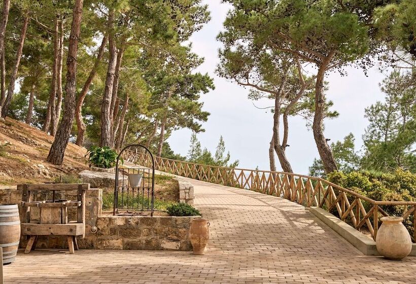 استراحتگاه White Rocks Hotel Kefalonia