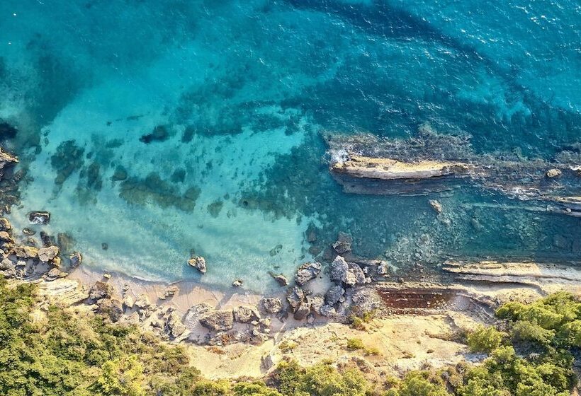 استراحتگاه White Rocks Hotel Kefalonia