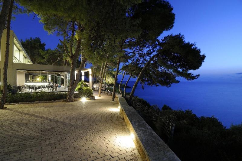 استراحتگاه White Rocks Hotel Kefalonia