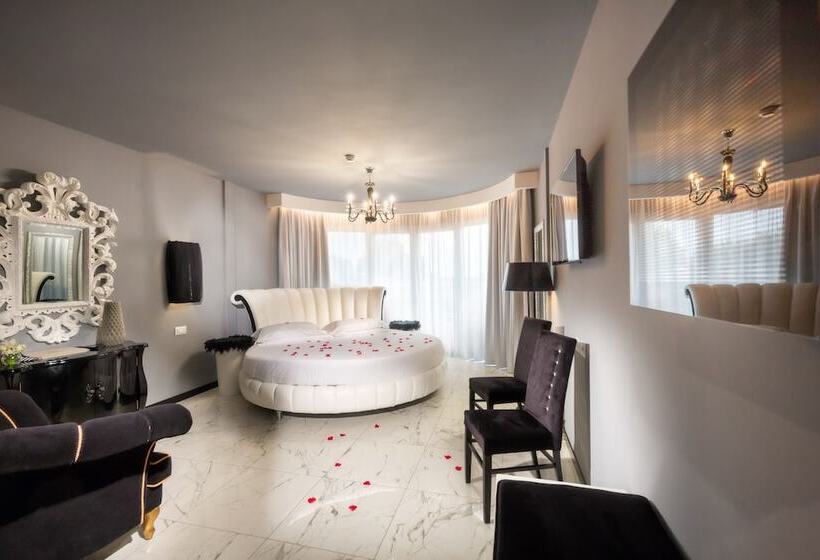 Hotel Aqa Palace