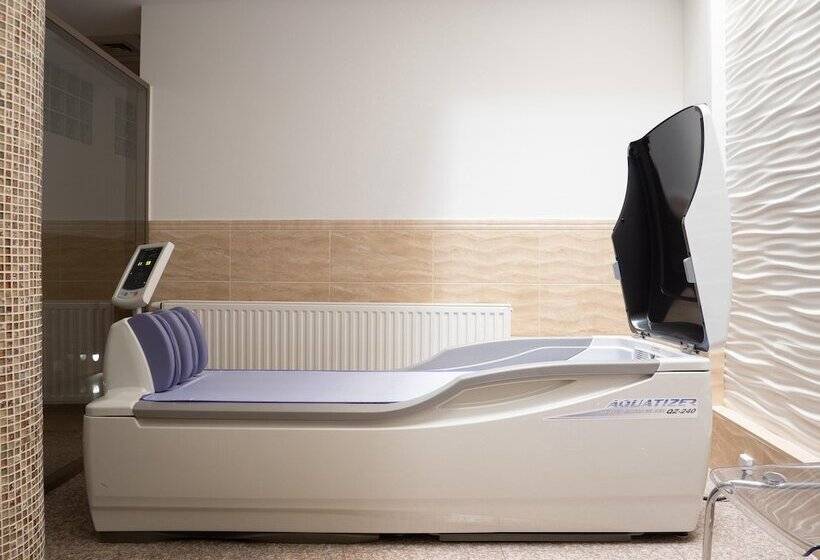 فندق Kristály Imperial