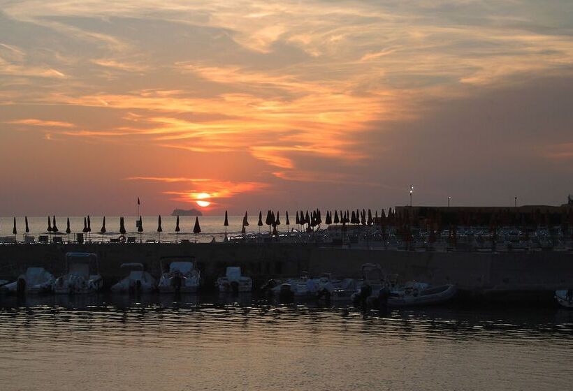 هتل Mercure Civitavecchia Sunbay Park