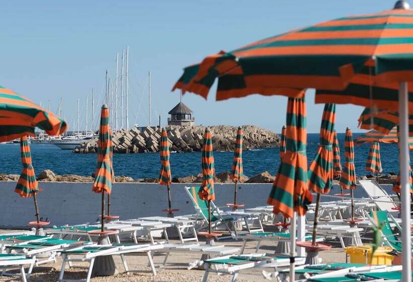 هتل Mercure Civitavecchia Sunbay Park