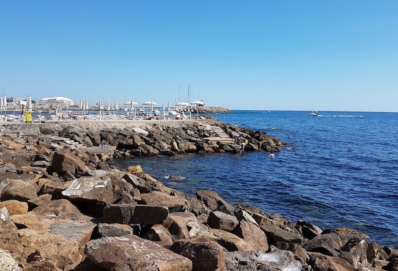 هتل Mercure Civitavecchia Sunbay Park
