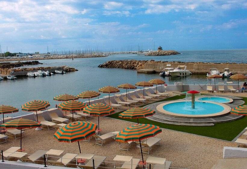 هتل Mercure Civitavecchia Sunbay Park