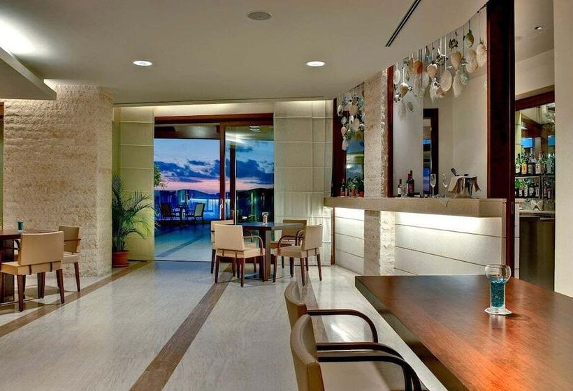 هتل Smy Carlos V Wellness & Spa Alghero