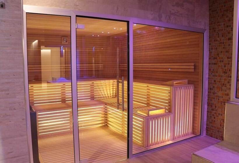 هتل Smy Carlos V Wellness & Spa Alghero