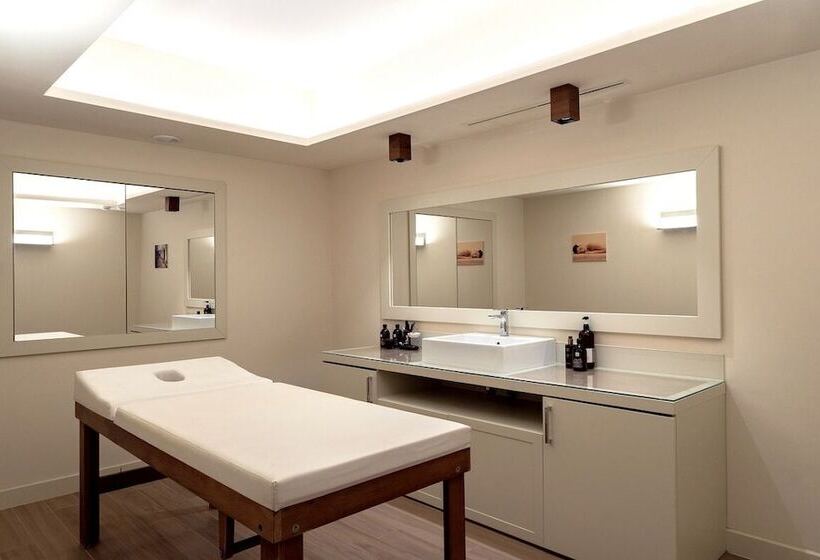 هتل Smy Carlos V Wellness & Spa Alghero