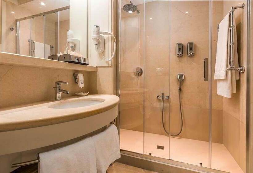 هتل Smy Carlos V Wellness & Spa Alghero