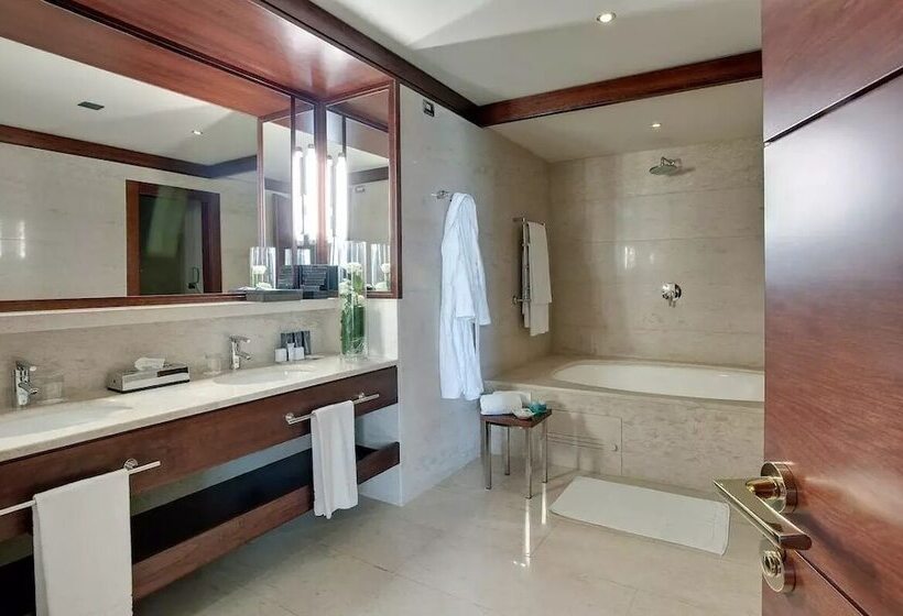 هتل Smy Carlos V Wellness & Spa Alghero