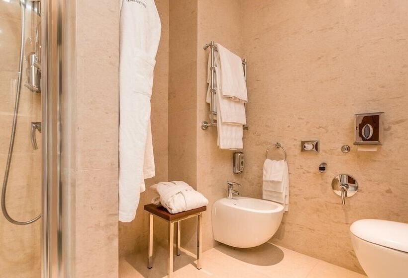 هتل Smy Carlos V Wellness & Spa Alghero
