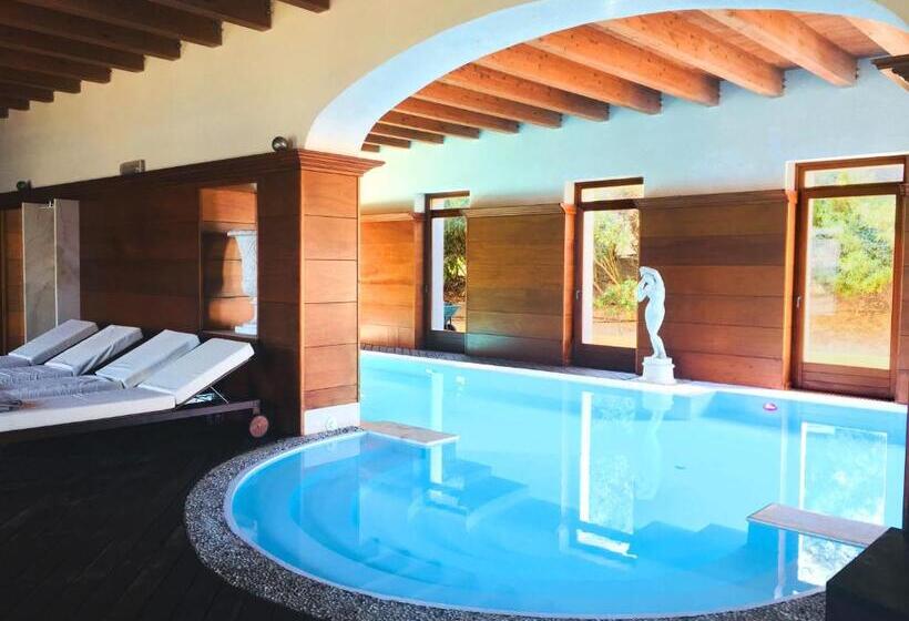 هتل Villa Las Tronas  & Spa