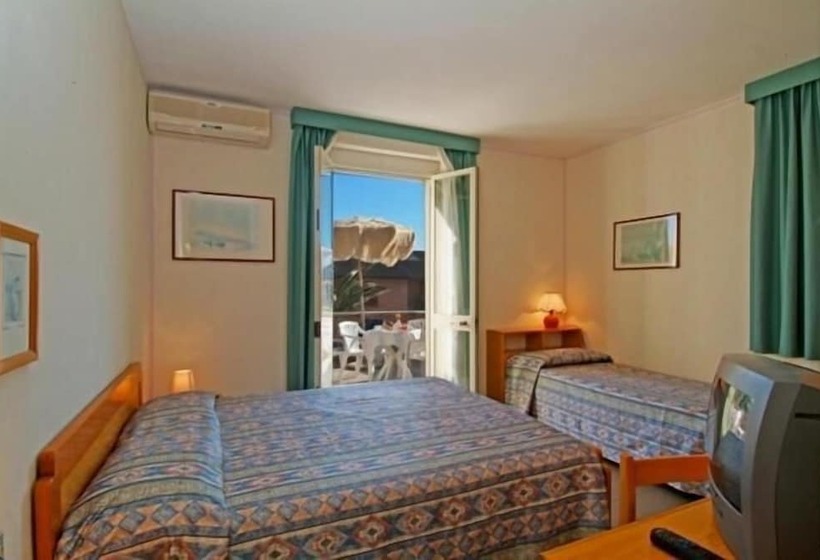 هتل Villa Tirreno