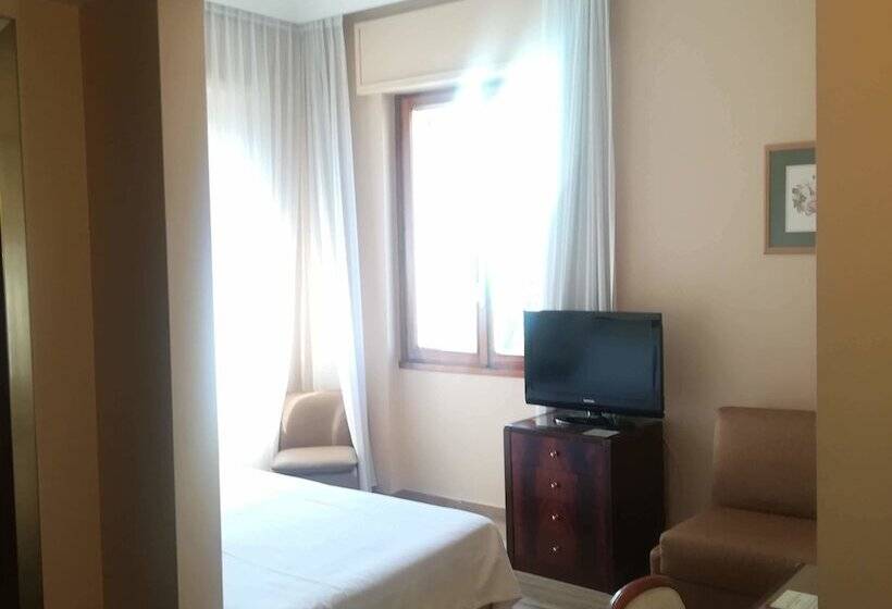 Fotos del hotel Bristol:  9