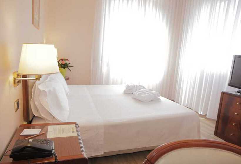 Fotos del hotel Bristol:  16