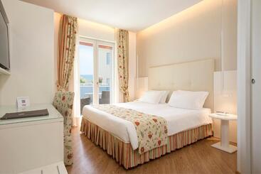 هتل Cavalieri Palace