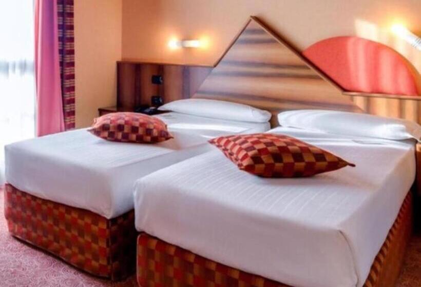 La Villa   Sure Hotel Collection By Best Western