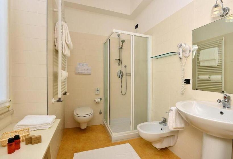 Hotel Monte Baldo E Villa Acquarone