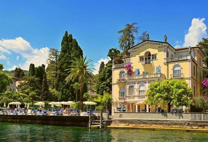 هتل Monte Baldo E Villa Acquarone