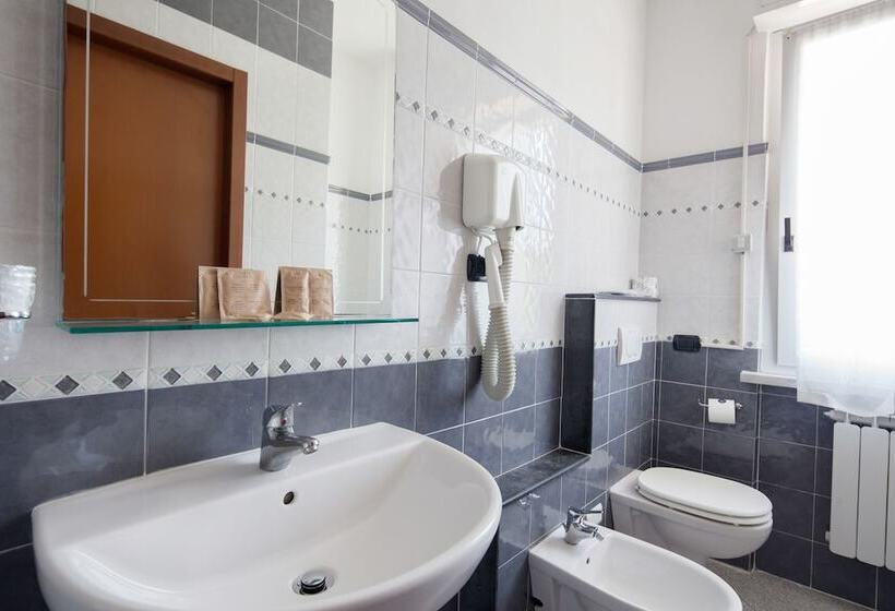 Fotos del hotel Nella:  4