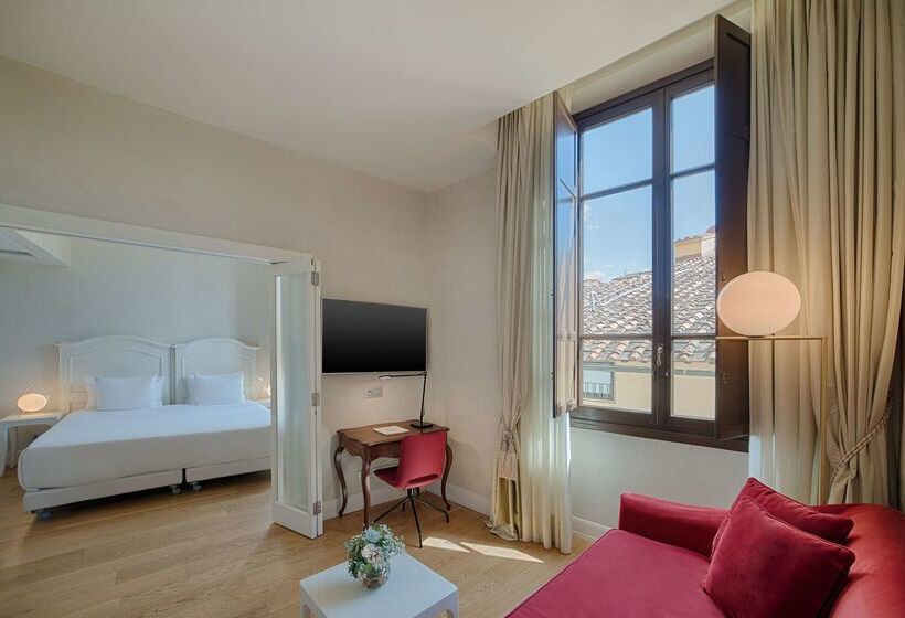 ホテル NH Collection Firenze Porta Rossa