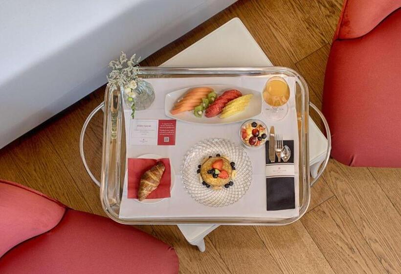 ホテル NH Collection Firenze Porta Rossa