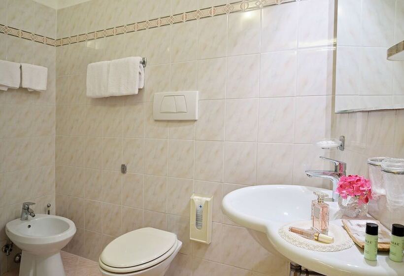 هتل Vasari