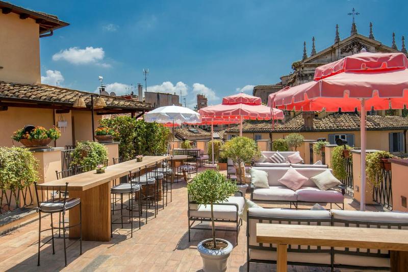 9hotel Cesari