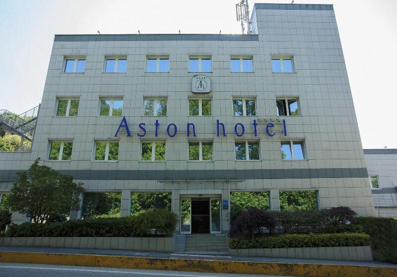 هتل Aston