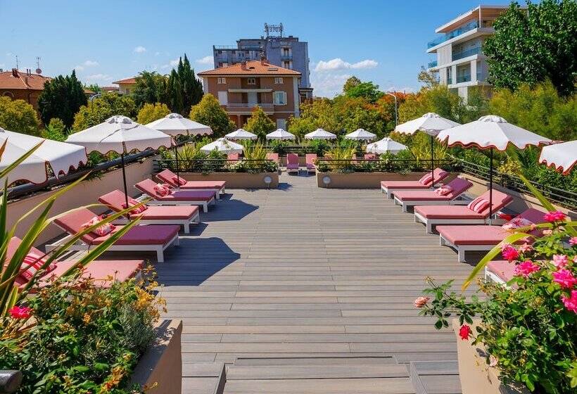 Hotel Charlie In Pesaro